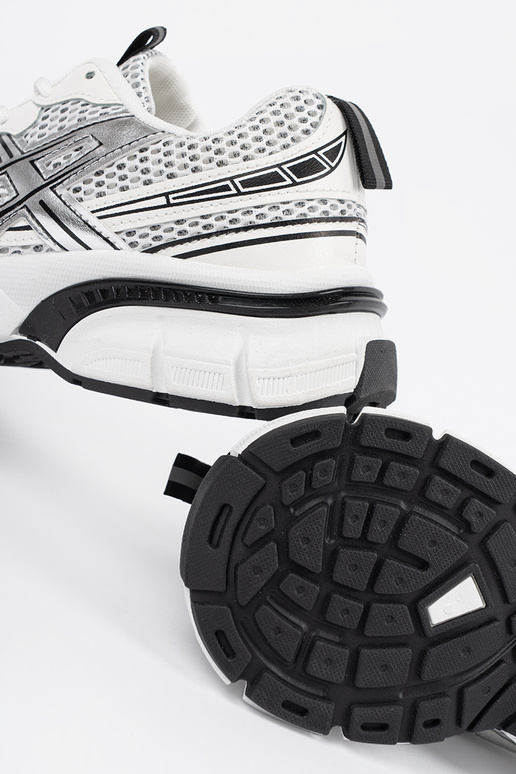 Dames wit-zwart sportieve schoenen... Dames wit-zwart sportieve schoenen...