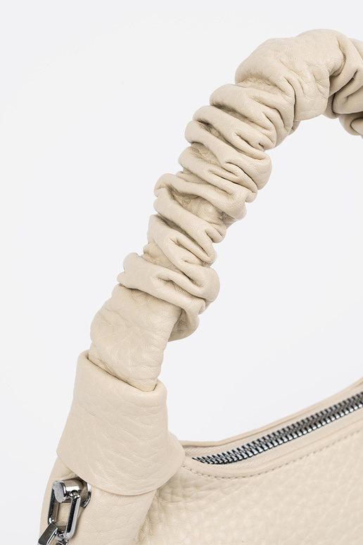 Sac à main bleu avec foulard décoratif