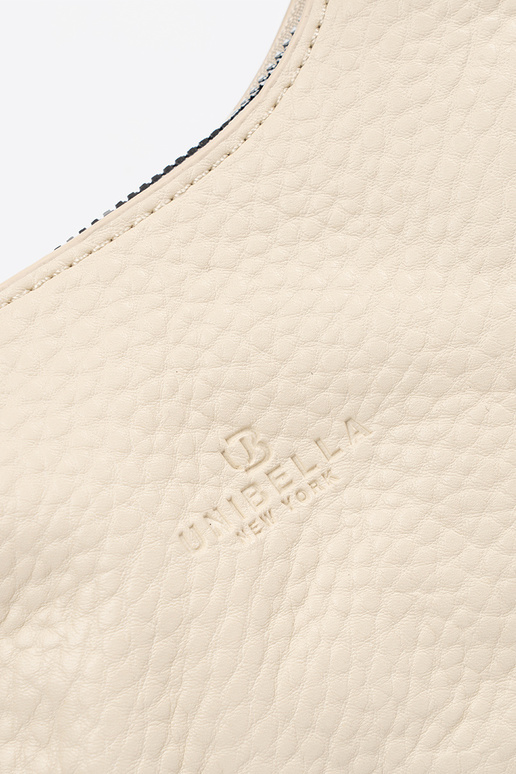 Sac à main bleu avec foulard décoratif