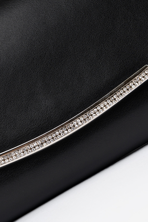 Sac noir avec chaîne