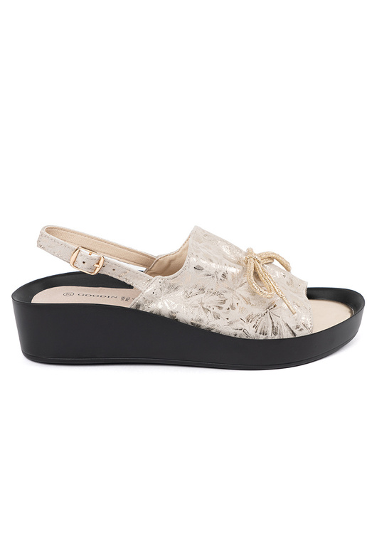 Ivoor kleurige sandalen Ivoor kleurige sandalen