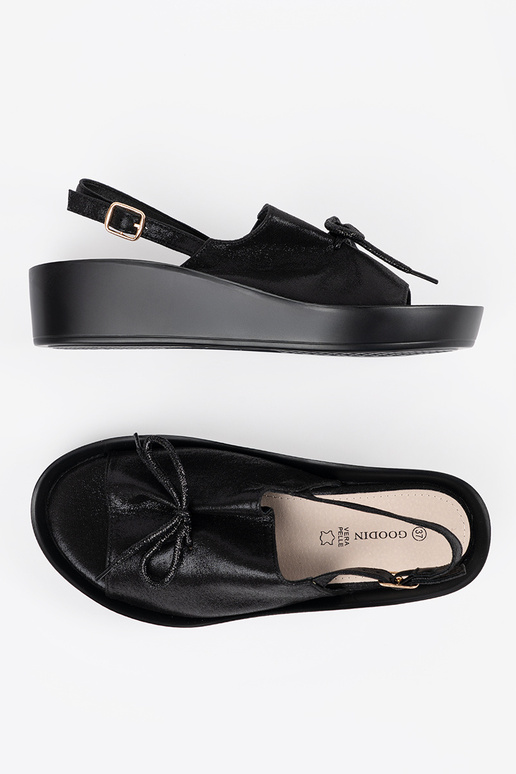 Zwarte dames sandalen op plateau met... Zwarte dames sandalen op plateau met...