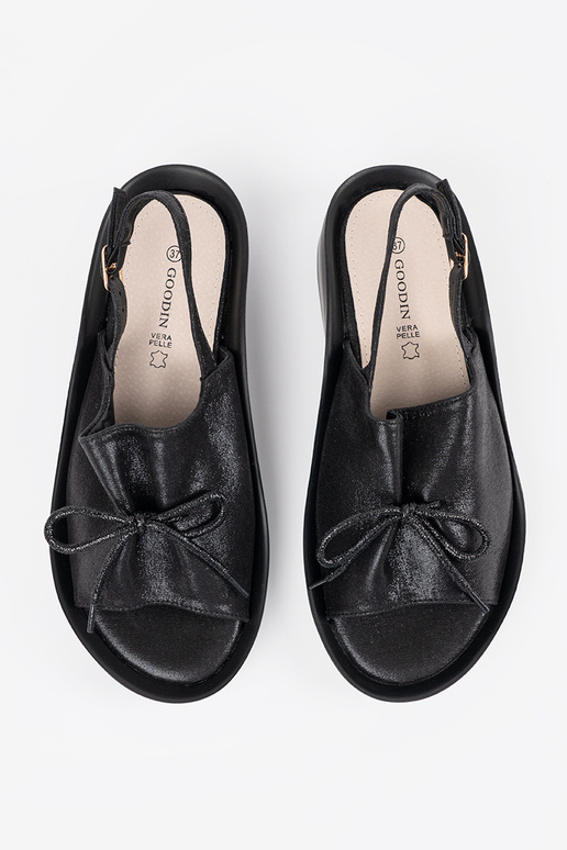 Zwarte dames sandalen op plateau met... Zwarte dames sandalen op plateau met...