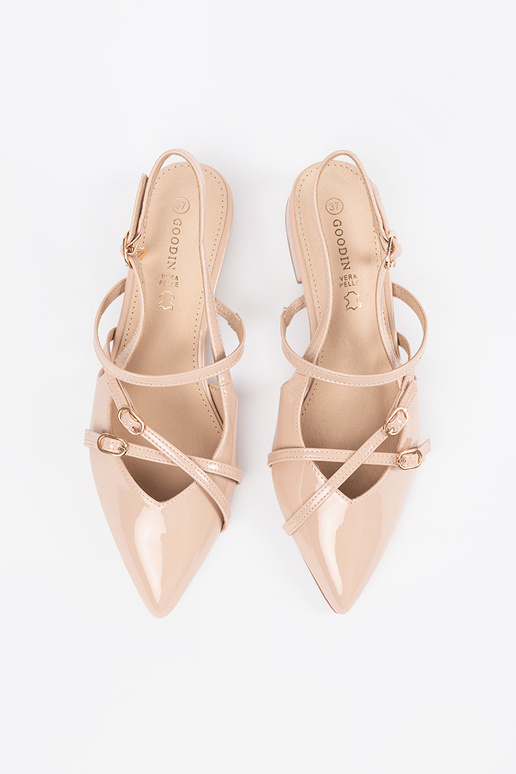 Escarpins vernis couleur sable pour... Escarpins vernis couleur sable pour...