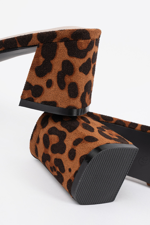 Dames slippers met hak in luipaardprint