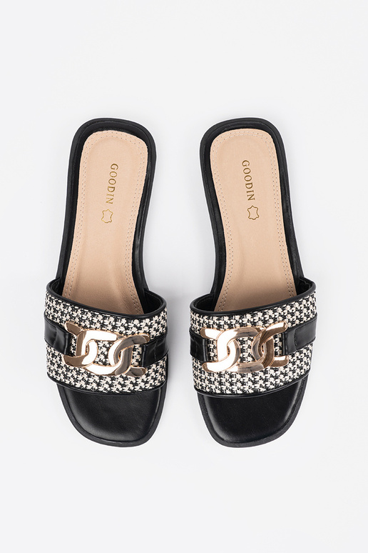 Chaussons noirs et blancs pour femmes... Chaussons noirs et blancs pour femmes...