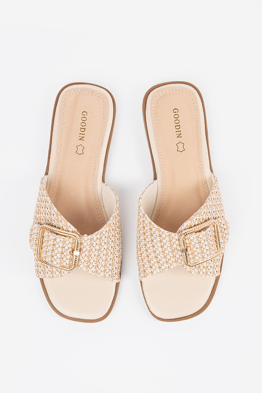 Chaussons couleur sable avec des boucles