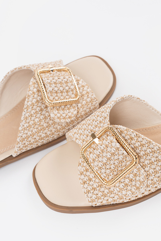 Chaussons couleur sable avec des boucles