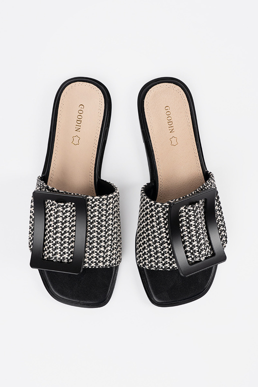 Zwart-witte platte slippers Zwart-witte platte slippers