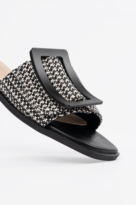 Zwart-witte platte slippers Zwart-witte platte slippers