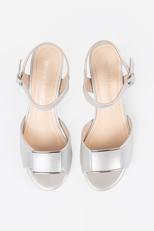 Gouden dames sandalen op een platte... Gouden dames sandalen op een platte...