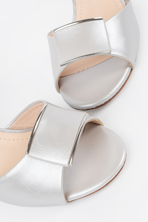 Gouden dames sandalen op een platte... Gouden dames sandalen op een platte...