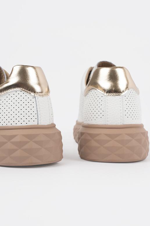 Baskets en cuir blanches et beiges... Baskets en cuir blanches et beiges...