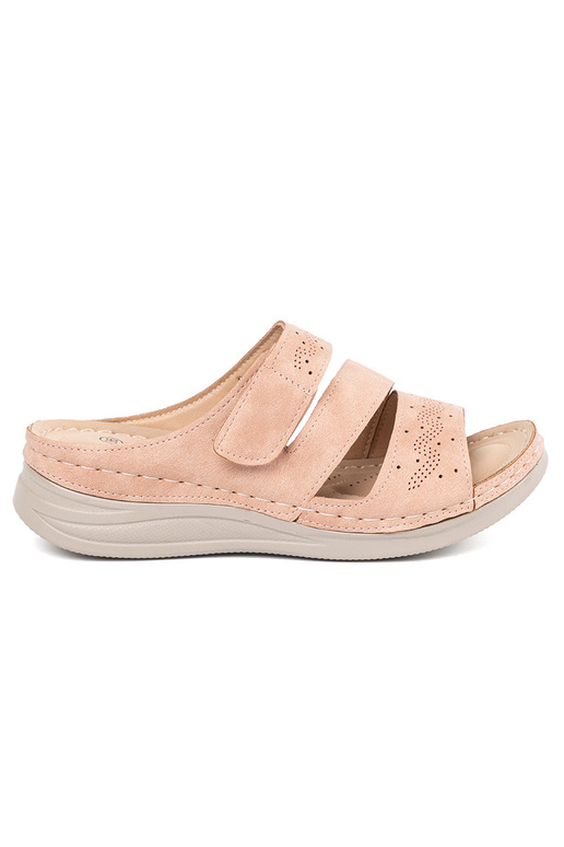 Chaussons sur une plateforme basse...