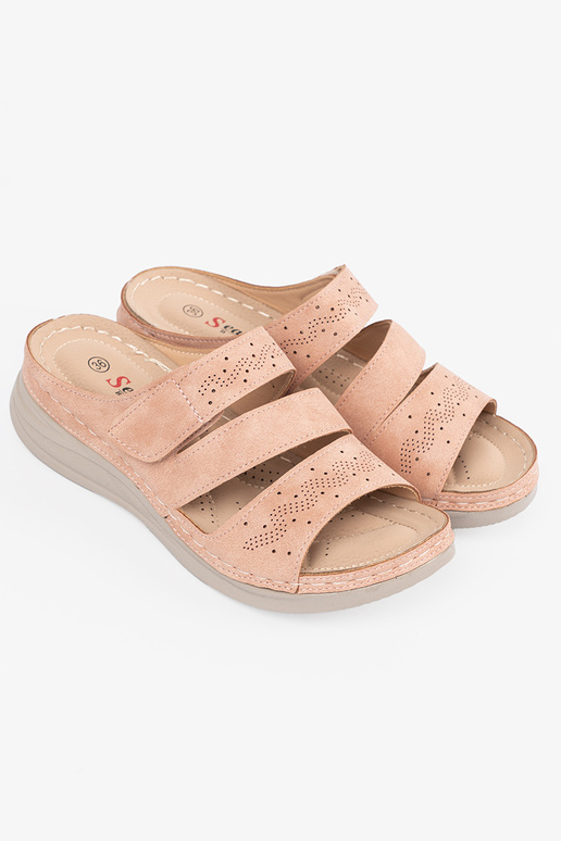 Schuhe auf niedriger Plattform in rosa