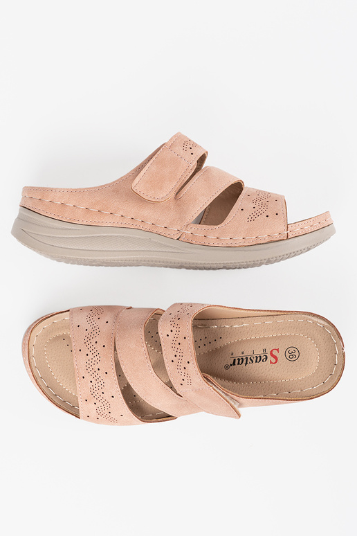 Schuhe auf niedriger Plattform in rosa