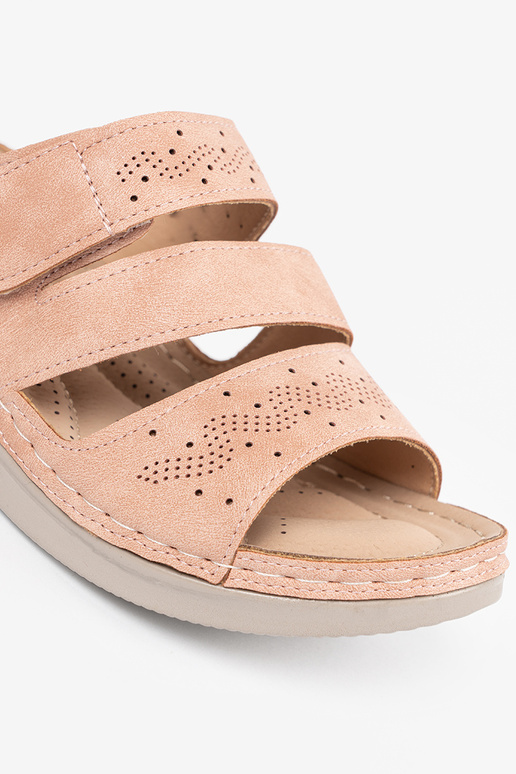 Schuhe auf niedriger Plattform in rosa