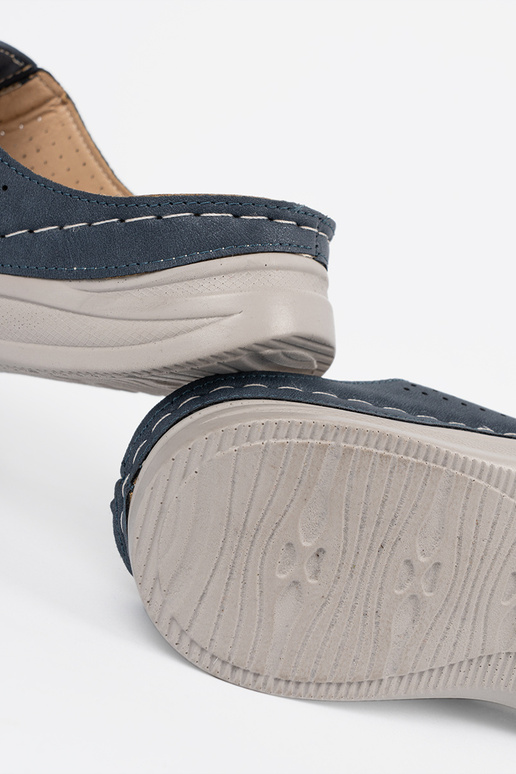 Bequeme Schuhe mit Ausstattungen in blau