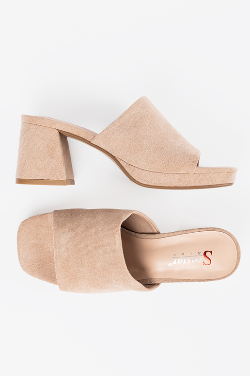 Dames slippers op hoge hakken in... Dames slippers op hoge hakken in...
