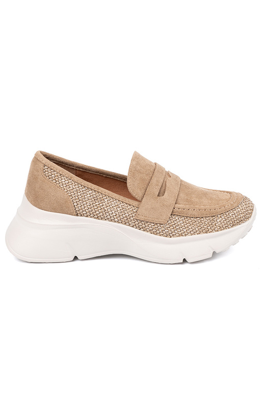 Beige Halbschuhe auf einer dicken Sohle Beige Halbschuhe auf einer dicken Sohle
