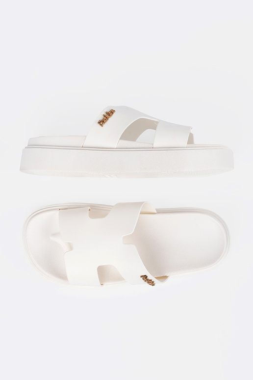 Chaussons femmes couleur blanche avec... Chaussons femmes couleur blanche avec...