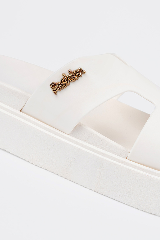 Chaussons femmes couleur blanche avec... Chaussons femmes couleur blanche avec...