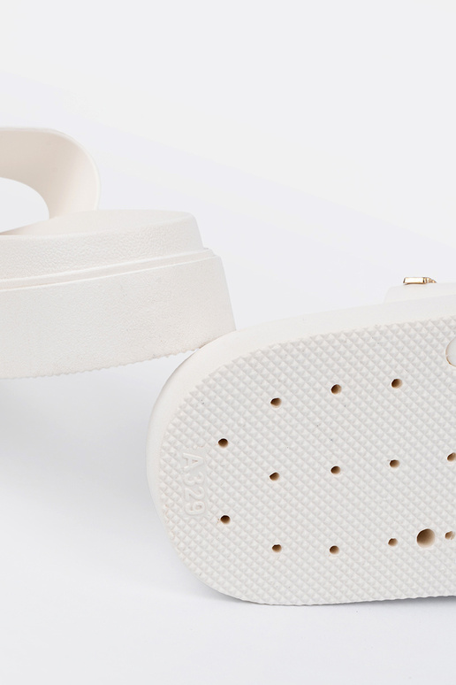 Chaussons femmes couleur blanche avec... Chaussons femmes couleur blanche avec...