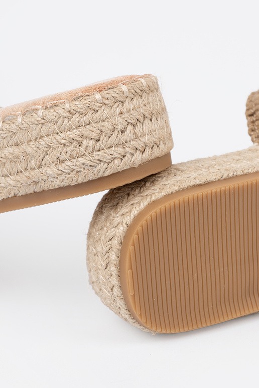 Hausschuhe Beige flechten mit einer... Hausschuhe Beige flechten mit einer...