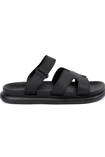 couleur noire Chaussons...