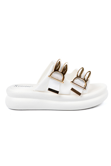 Mules blanches avec boucles...