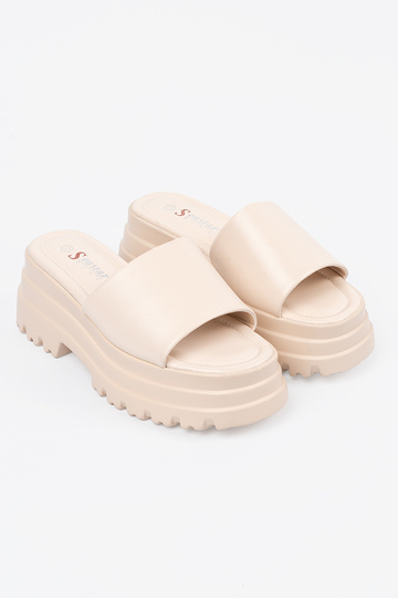 Chaussons avec une... 2