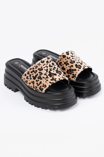 Chaussons avec une... 2