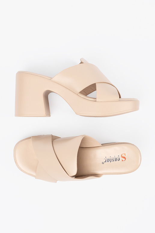 beige Chaussons sur le talon beige Chaussons sur le talon