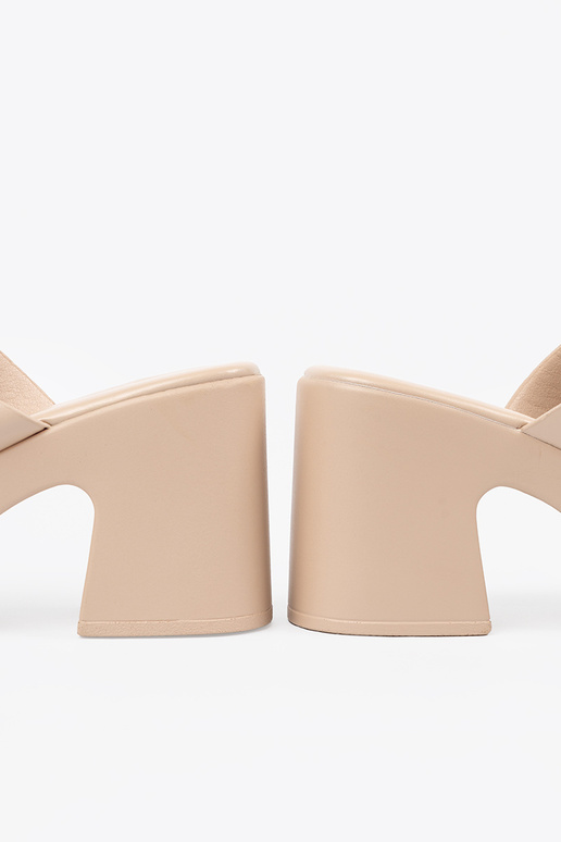 beige slippers op de hiel beige slippers op de hiel