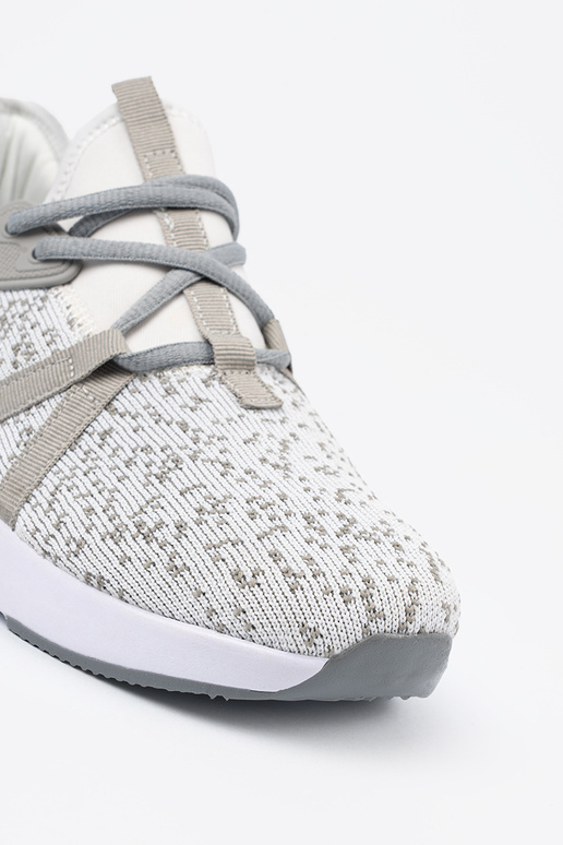 Sportliche weiße-graue Schuhe Sportliche weiße-graue Schuhe