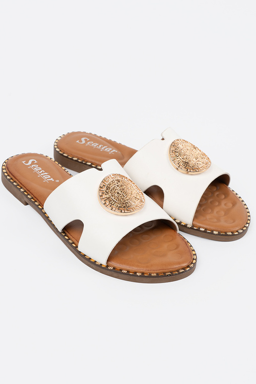 Chaussons couleur blanche avec... Chaussons couleur blanche avec...