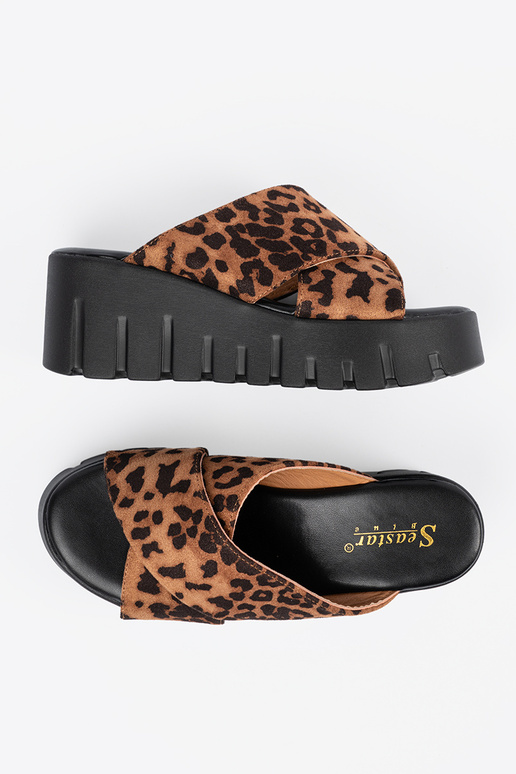 en daim Chaussons femmes sur un coin...