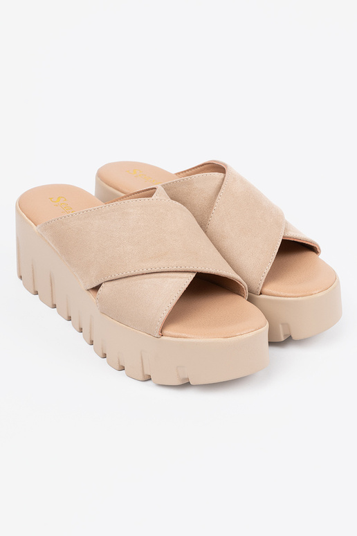 van suède slippers dames op een Inig...