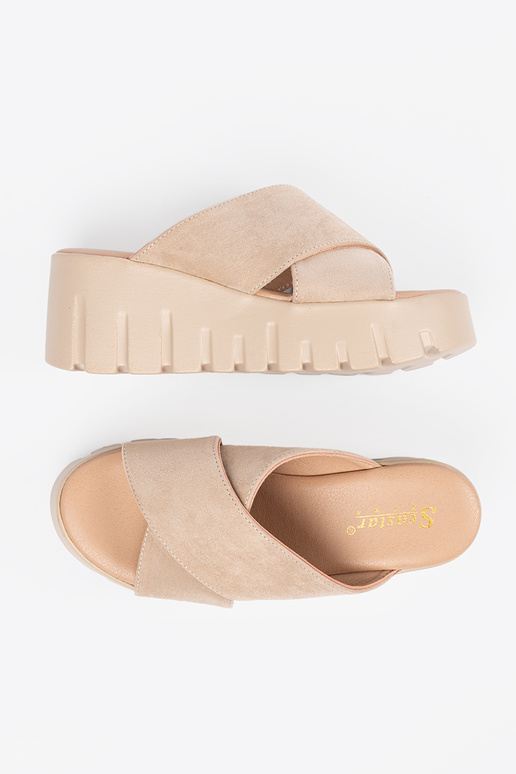 van suède slippers dames op een Inig...