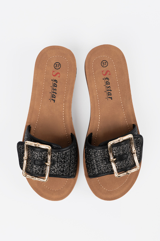 Chaussons noirs avec boucle en or