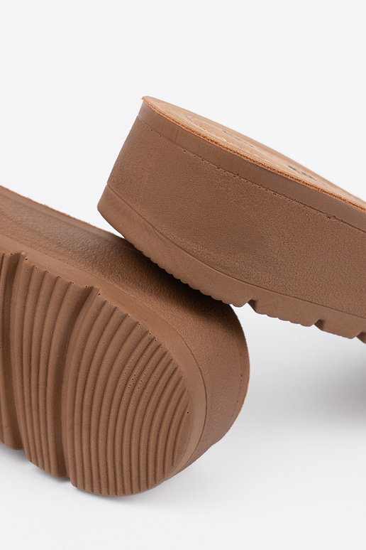 Schwarze Pantoletten mit goldener...