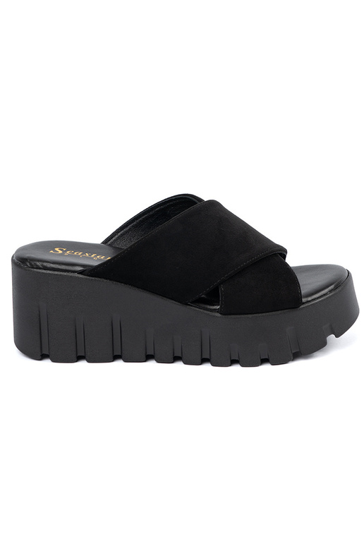 van suède slippers dames op een Inig...