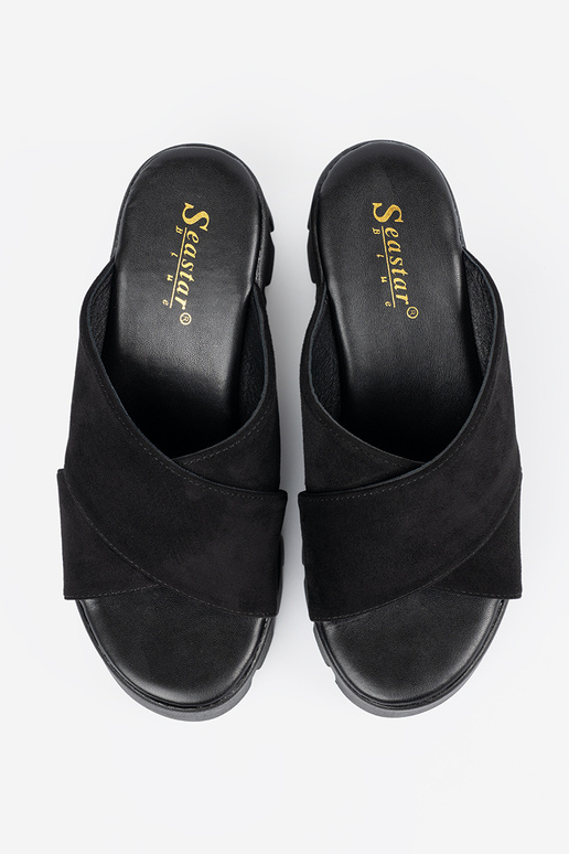 van suède slippers dames op een Inig...