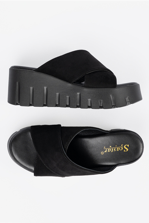 van suède slippers dames op een Inig...