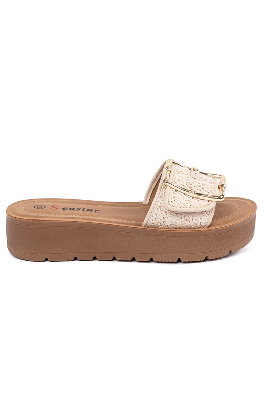 Chaussons zdobione złotą klamrą Chaussons zdobione złotą klamrą