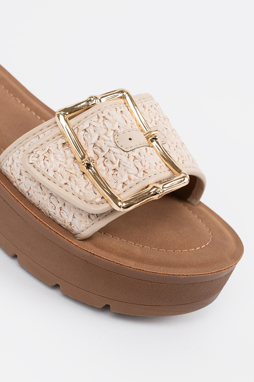 Pantoffels met een gouden gesp