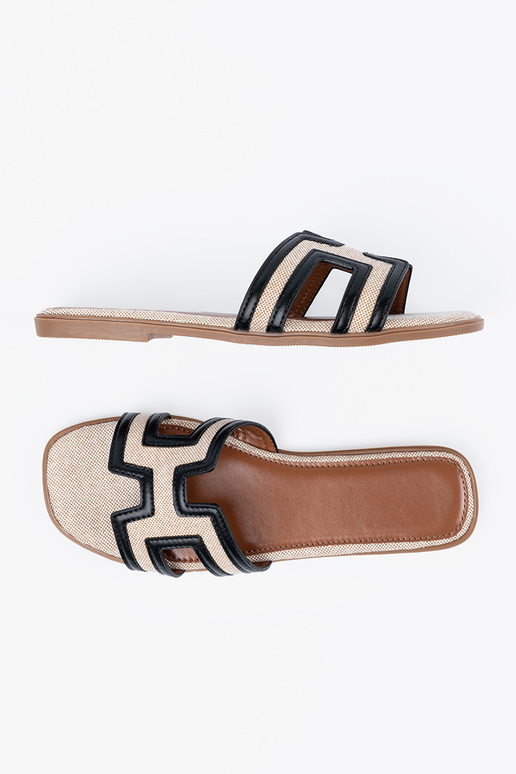 Chaussons avec découpes décoratives