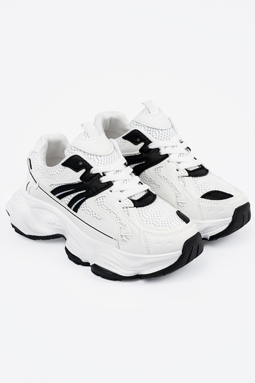Weiße Sportschuhe auf... 2
