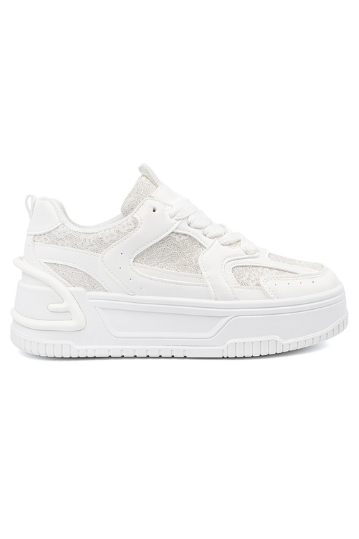 Baskets blanches de style sportif... Baskets blanches de style sportif...