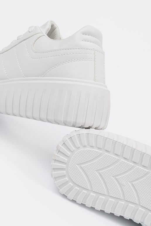 Witte kleur sportieve schoenen